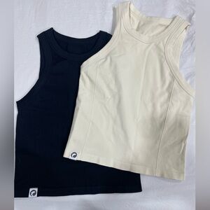 Set of 2 tank tops crème and white